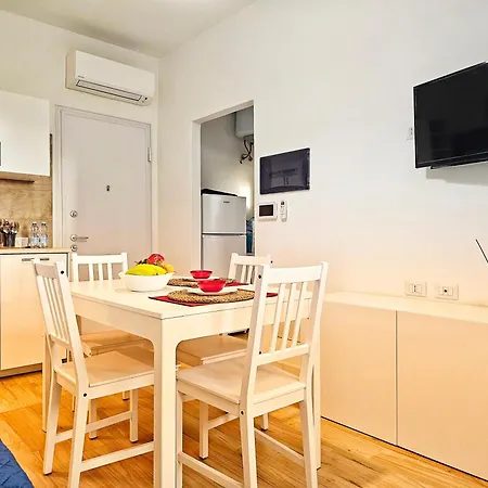 Appartamento A Pirri, Via E. Toti. Cagliari. Rosas Rooms.