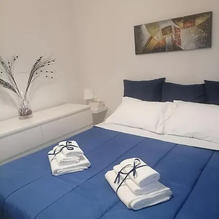 A Pirri, Via E. Toti. Cagliari. Rosas Rooms. * Cagliari