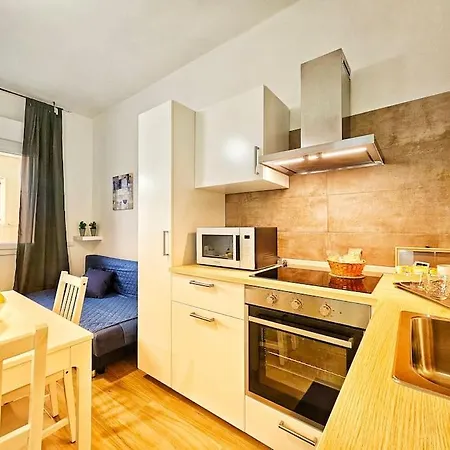A Pirri, Via E. Toti. Cagliari. Rosas Rooms.