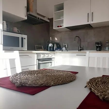 Appartamento A Pirri, Via E. Toti. Cagliari. Rosas Rooms. *